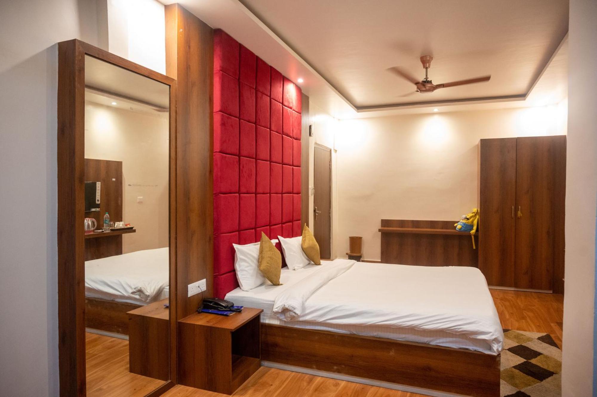 Hotel Kiran Palace 3*