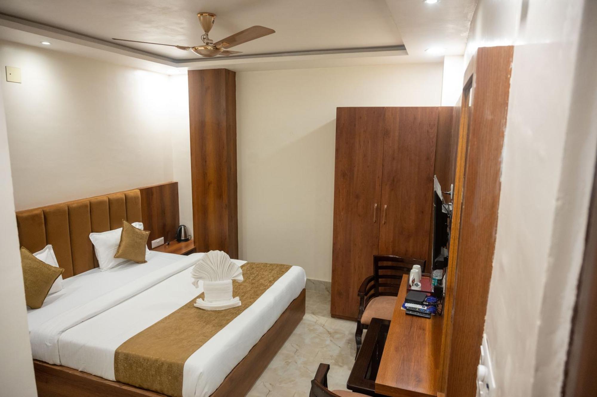 Kiran Palace Hotel